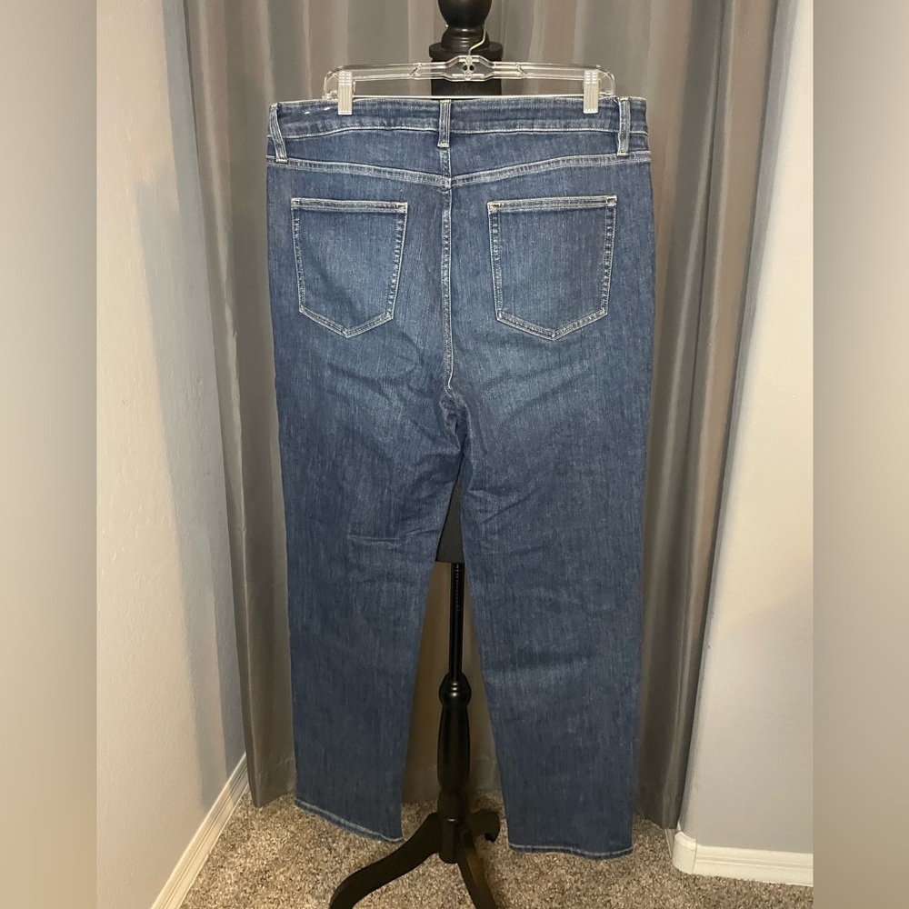 281. Tommy Bahama Indigo Palms Men’s Jeans, 36” - Picture 2 of 5